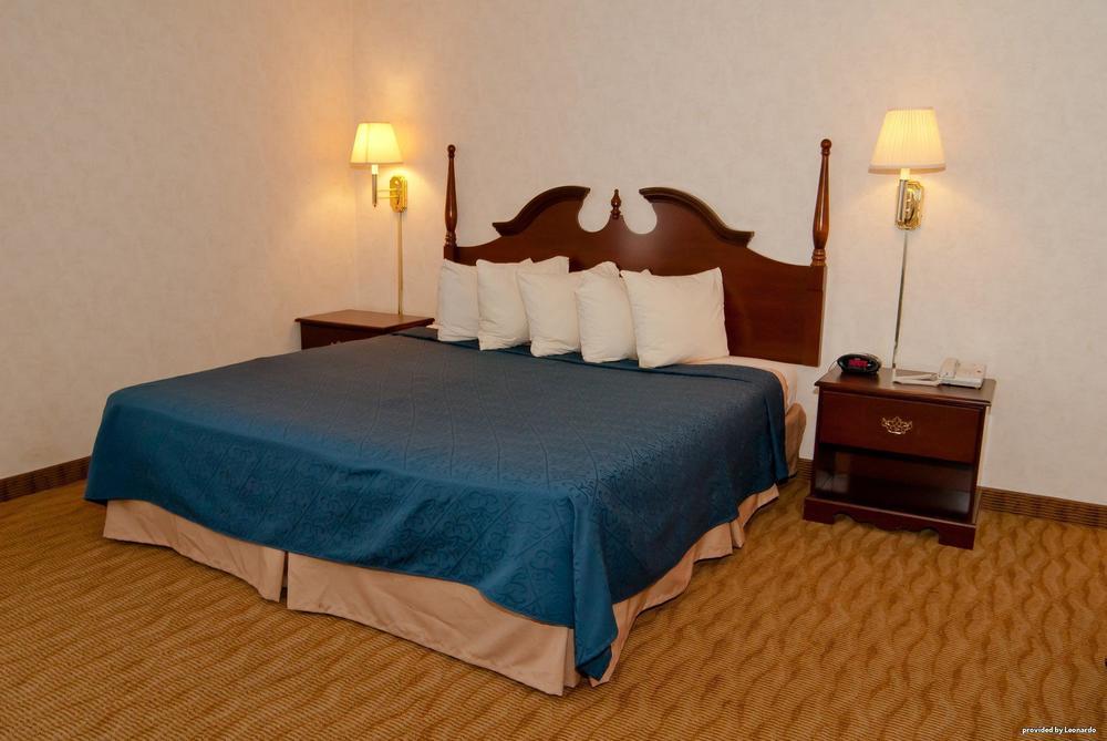 Countryside Inn And Suites Mount Orab Room photo